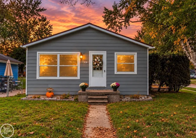 Photo 1 of Single family home for sale at 549 Edwards St, Algonac, MI 48001 | MLS# 58050226307 | Listing updated on 2026-10-29