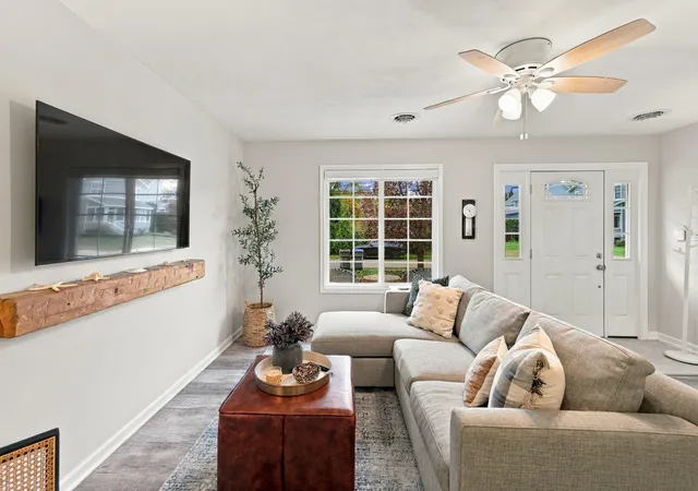 Photo 2 of Single family home for sale at 915 W Merchant St, New Buffalo, MI 49117 | MLS# 69026057574 | Listing updated on 2026-10-29