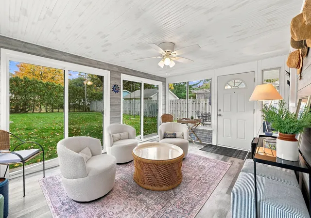 Photo 3 of Single family home for sale at 915 W Merchant St, New Buffalo, MI 49117 | MLS# 69026057574 | Listing updated on 2026-10-29