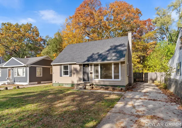 Photo 2 of Single family home for sale at 1354 Francis Ave, Muskegon, MI 49442 | MLS# 71026057577 | Listing updated on 2026-10-29