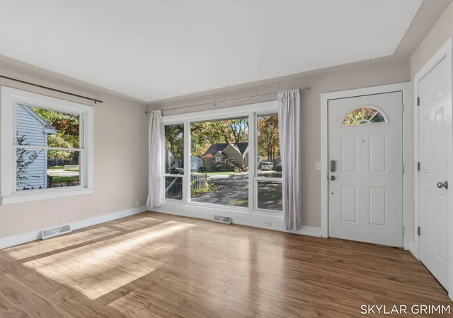 Photo 3 of Single family home for sale at 1354 Francis Ave, Muskegon, MI 49442 | MLS# 71026057577 | Listing updated on 2026-10-29