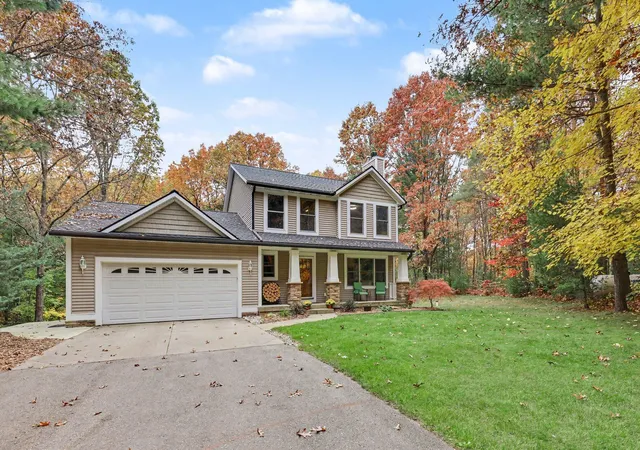 Photo 1 of Single family home for sale at 8015 Courtland Dr NE, Rockford, MI 49341 | MLS# 65026057588 | Listing updated on 2026-10-29