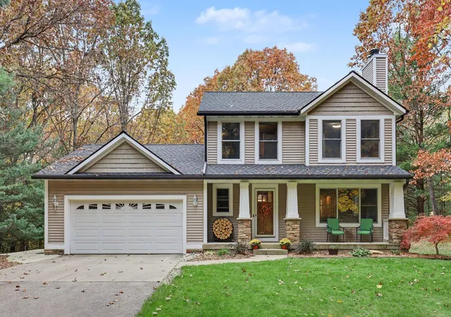 Photo 3 of Single family home for sale at 8015 Courtland Dr NE, Rockford, MI 49341 | MLS# 65026057588 | Listing updated on 2026-10-29