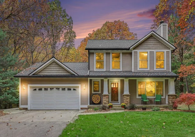 Photo 4 of Single family home for sale at 8015 Courtland Dr NE, Rockford, MI 49341 | MLS# 65026057588 | Listing updated on 2026-10-29