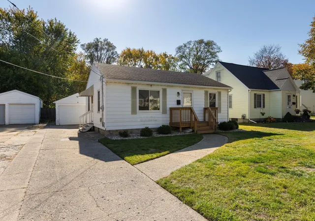 Photo 1 of Single family home for sale at 900 Royal Oak St Sw, Wyoming, MI 49509 | MLS# 65026057595 | Listing updated on 2026-10-29