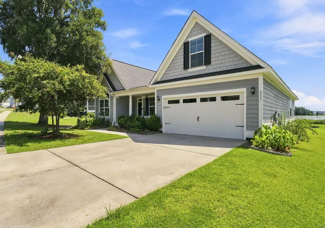 Photo 3 of Single family home for sale at 237 Red Leaf Blvd, Moncks Corner, SC 29461 | MLS# 26025529 | Listing updated on 2026-10-02