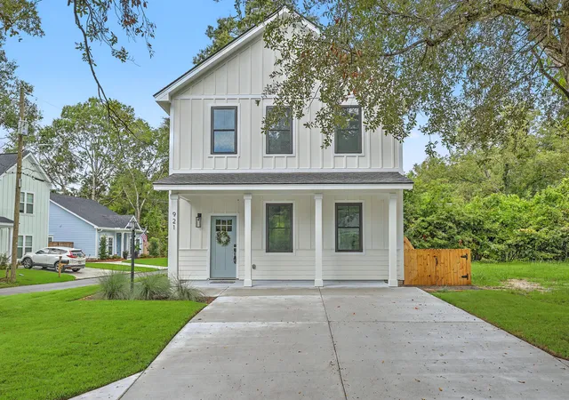 Photo 1 of Single family home for sale at 921 Main St, Charleston, SC 29407 | MLS# 26026931 | Listing updated on 2026-09-29