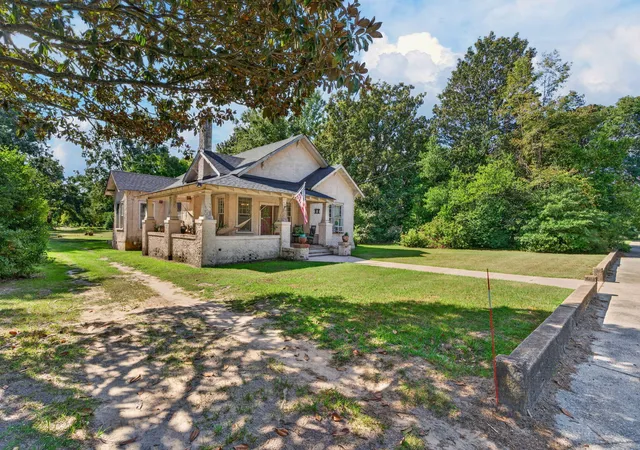 Photo 3 of Single family home for sale at 645 Hampton St, Elloree, SC 29047 | MLS# 26024938 | Listing updated on 2026-09-03