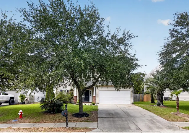 Photo 3 of Single family home for sale at 5236 Lenora Dr, Summerville, SC 29485 | MLS# 26026212 | Listing updated on 2026-10-12