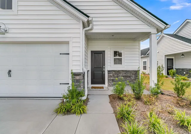 Photo 3 of Single family home for sale at 1059 Grace Fld Ave, Summerville, SC 29485 | MLS# 26025348 | Listing updated on 2026-09-15
