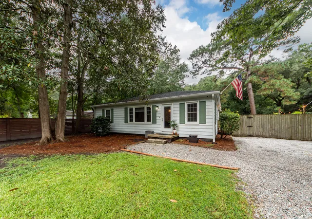 Photo 1 of Single family home for sale at 3572 Berryhill Rd, Johns Island, SC 29455 | MLS# 26024698 | Listing updated on 2026-09-04