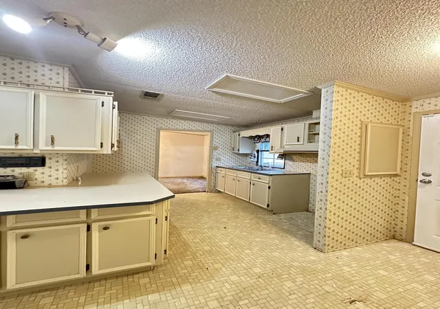 Photo 2 of Sale Pending at 119 E Medina St, Summerville, SC 29483 | MLS# 26025875 | Listing updated on 2026-09-23