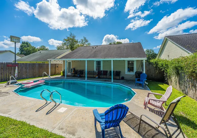 Photo 2 of Single family home for sale at 123 Manchester Rd, Summerville, SC 29486 | MLS# 26024778 | Listing updated on 2026-09-11