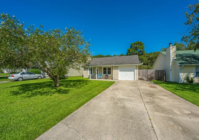 Photo 3 of Single family home for sale at 123 Manchester Rd, Summerville, SC 29486 | MLS# 26024778 | Listing updated on 2026-09-11