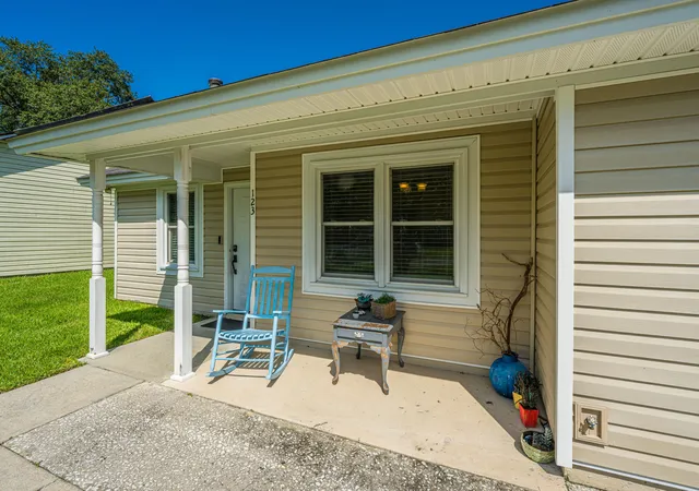 Photo 4 of Single family home for sale at 123 Manchester Rd, Summerville, SC 29486 | MLS# 26024778 | Listing updated on 2026-09-11
