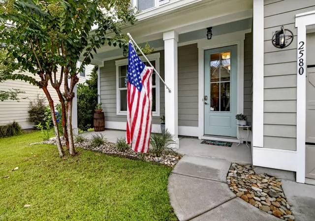 Photo 2 of Single family home for sale at 2580 Larch Ln, Mount Pleasant, SC 29466 | MLS# 26022509 | Listing updated on 2026-09-04