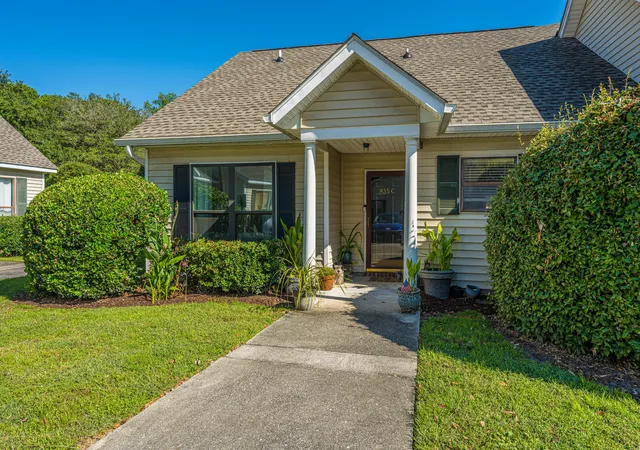 Photo 1 of Townhouse for sale at 935 E Estates Blvd #Apt C, Charleston, SC 29414 | MLS# 26027357 | Listing updated on 2026-10-25