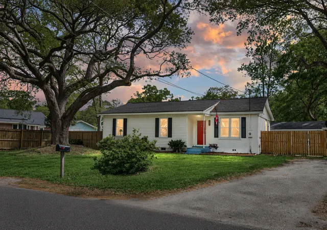 Photo 1 of Single family home for sale at 1010 Bradford Ave, Charleston, SC 29412 | MLS# 26027748 | Listing updated on 2026-10-07