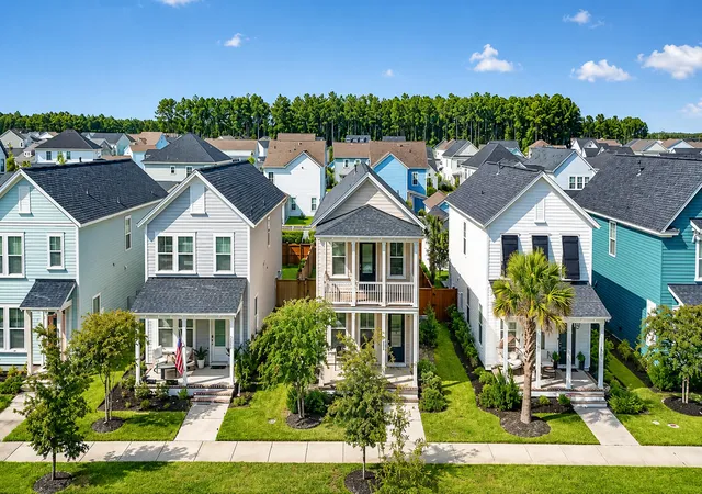 Photo 3 of Single family home for sale at 384 Ripple Park Dr, Summerville, SC 29486 | MLS# 26025017 | Listing updated on 2026-09-16