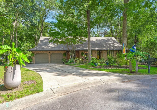 Photo 2 of Single family home for sale at 102 Dawnshire Ct, Summerville, SC 29485 | MLS# 26028104 | Listing updated on 2026-10-12