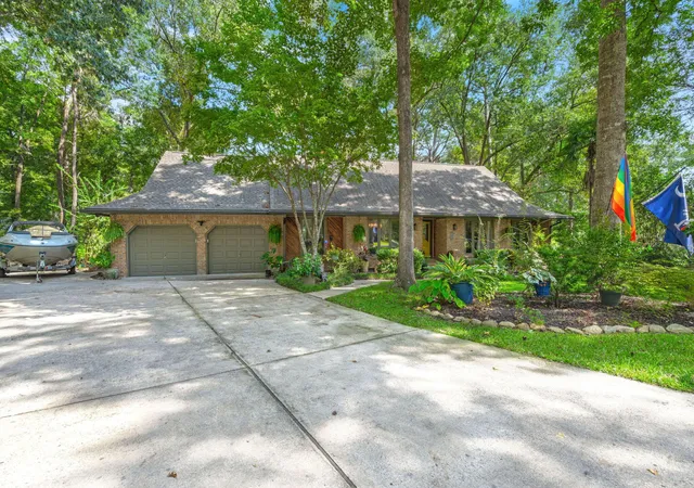 Photo 3 of Single family home for sale at 102 Dawnshire Ct, Summerville, SC 29485 | MLS# 26028104 | Listing updated on 2026-10-12