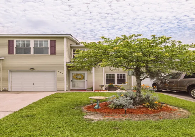 Townhouse for sale at 102 Spanish Oaks Ln, Ladson, SC 29456 | MLS# 26026752