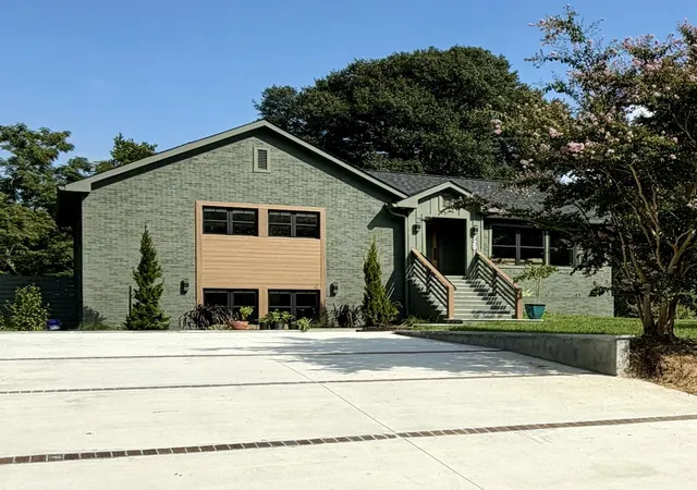 Photo 3 of Single family home for sale at 729 Fort Sumter Dr, Charleston, SC 29412 | MLS# 26025544 | Listing updated on 2026-10-01