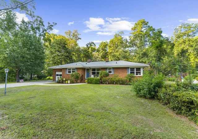 Photo 3 of Single family home for sale at 111 Greenbay St, Walterboro, SC 29488 | MLS# 26025021 | Listing updated on 2026-09-21