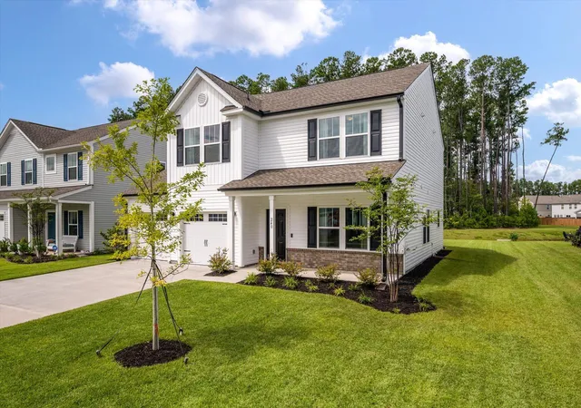 Photo 2 of Single family home for sale at 240 Surfbird Rd, Summerville, SC 29486 | MLS# 26026635 | Listing updated on 2026-10-15