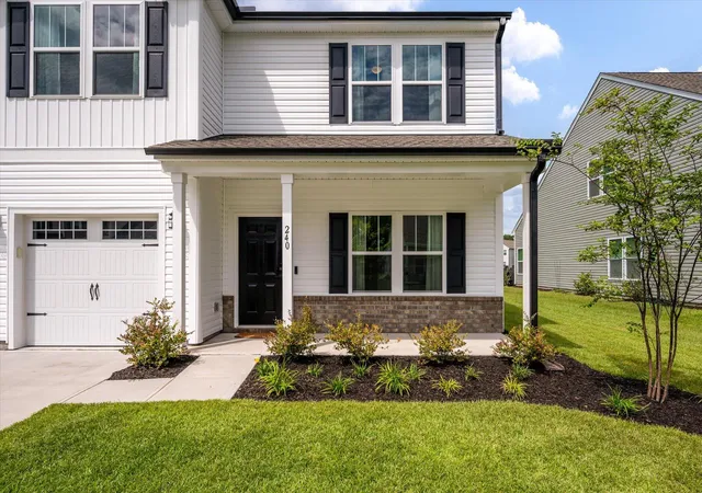 Photo 3 of Single family home for sale at 240 Surfbird Rd, Summerville, SC 29486 | MLS# 26026635 | Listing updated on 2026-10-15