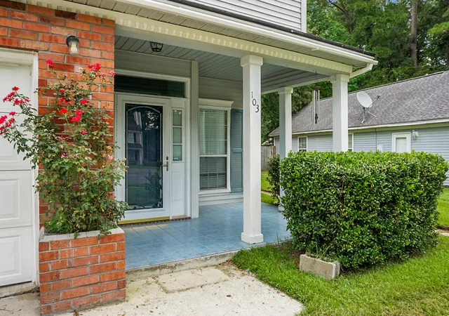 Photo 3 of Single family home for sale at 103 Stoneybrea Ct, Goose Creek, SC 29445 | MLS# 26024830 | Listing updated on 2026-09-03
