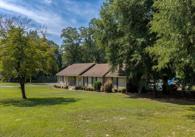 Photo 4 of Single family home for sale at 127 Dickinson St, Bamberg, SC 29003 | MLS# 26025082 | Listing updated on 2026-09-21
