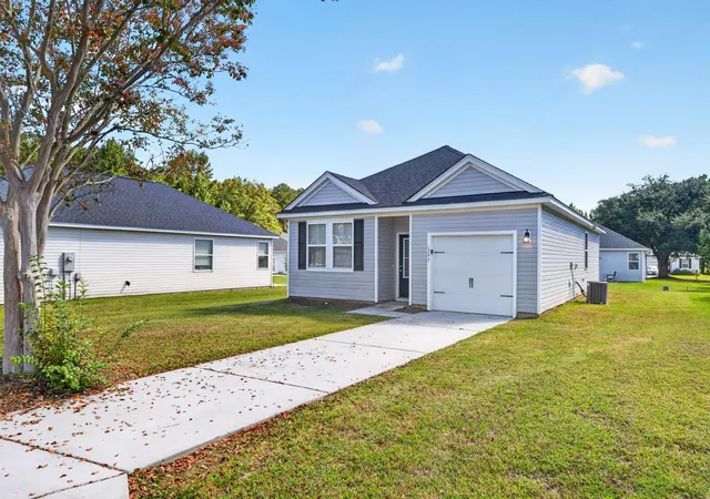 Single family home for sale at 1295 Warrens Way, Manning, SC 29102 | MLS# 26027710 | Listing updated on 2026-10-07