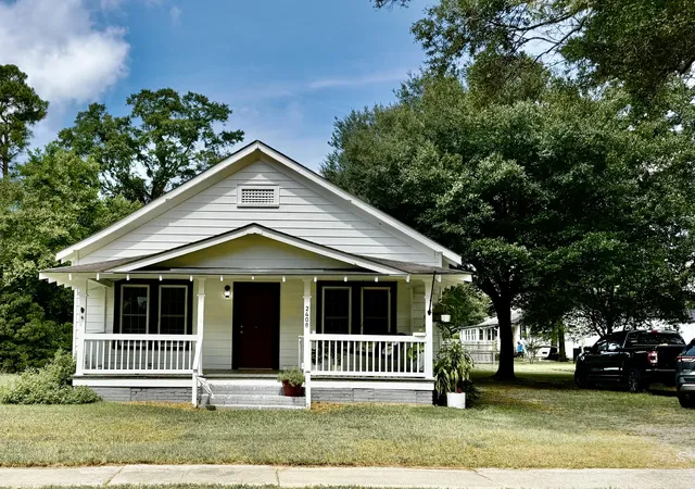 Photo 1 of Single family home for sale at 2408 E Cleveland St, Elloree, SC 29047 | MLS# 26026065 | Listing updated on 2026-10-07