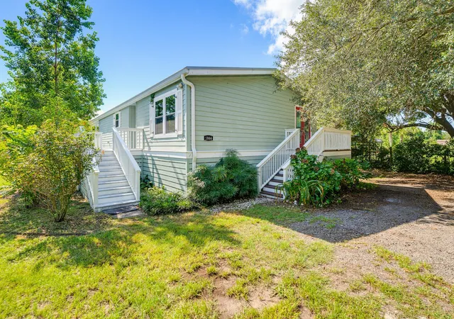 Photo 3 of Single family home for sale at 1866 Sea Is Pkwy, Saint Helena Island, SC 29920 | MLS# 26024910 | Listing updated on 2026-09-03