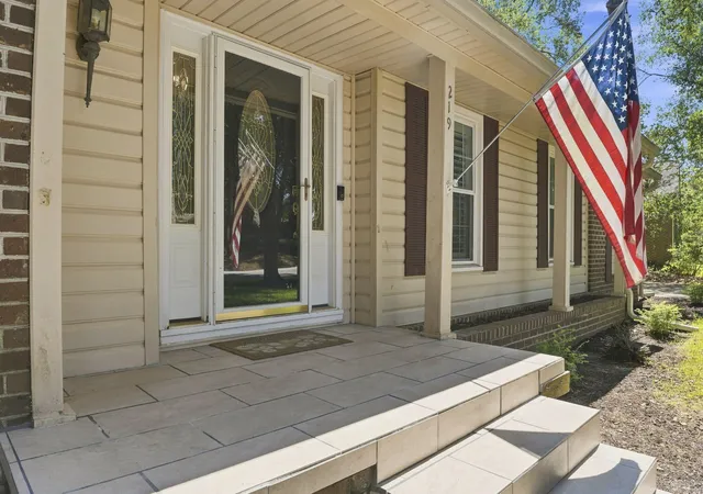Photo 3 of Single family home for sale at 219 Shaftesbury Ln, Summerville, SC 29485 | MLS# 26025116 | Listing updated on 2026-09-09