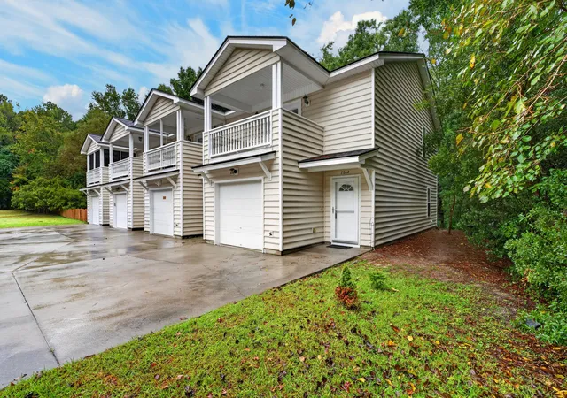 Photo 2 of Townhouse for sale at 2862 Mackenzie Ct, Mount Pleasant, SC 29466 | MLS# 26027872 | Listing updated on 2026-10-23