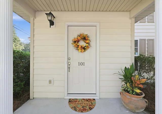 Photo 2 of Townhouse for sale at 101 Amberwood Dr, Summerville, SC 29483 | MLS# 26027503 | Listing updated on 2026-10-27