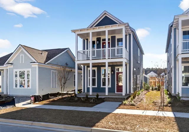 Photo 2 of Single family home for sale at 743 Blueway Ave, Summerville, SC 29486 | MLS# 26024528 | Listing updated on 2026-10-09
