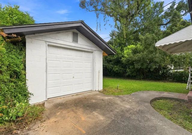 Photo 2 of Single family home for sale at 2129 Thornlee Dr, North Charleston, SC 29405 | MLS# 26025041 | Listing updated on 2026-09-09