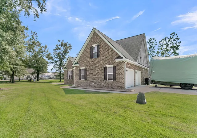 Photo 3 of Single family home for sale at 1305 British Dr, Moncks Corner, SC 29461 | MLS# 26024934 | Listing updated on 2026-09-09