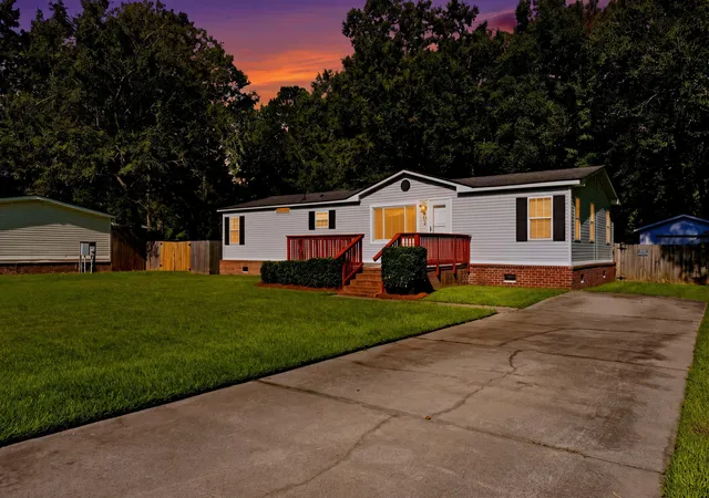Photo 2 of Single family home for sale at 102 Dean Dr, Summerville, SC 29483 | MLS# 26024909 | Listing updated on 2026-09-10