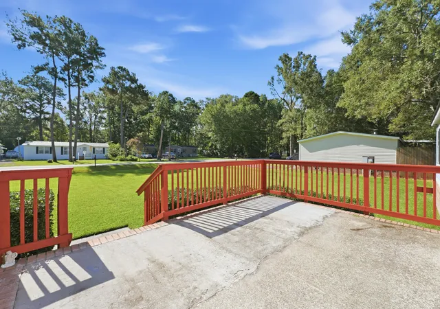 Photo 4 of Single family home for sale at 102 Dean Dr, Summerville, SC 29483 | MLS# 26024909 | Listing updated on 2026-09-10