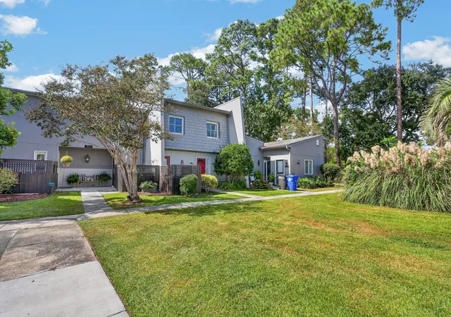 Photo 2 of Townhouse for sale at 1107 Ventura Pl, Mount Pleasant, SC 29464 | MLS# 26027752 | Listing updated on 2026-10-15
