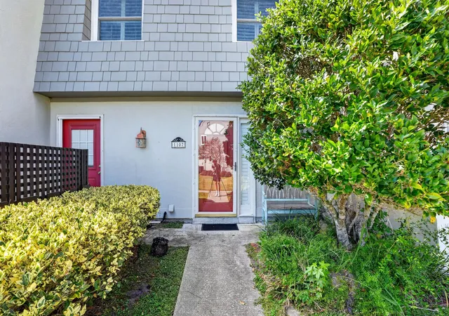 Photo 3 of Townhouse for sale at 1107 Ventura Pl, Mount Pleasant, SC 29464 | MLS# 26027752 | Listing updated on 2026-10-15