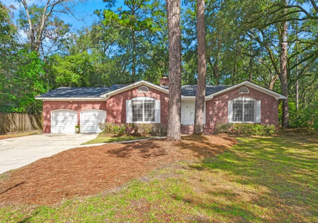Photo 1 of Single family home for sale at 203 Chucker Dr, Summerville, SC 29485 | MLS# 26028034 | Listing updated on 2026-10-11