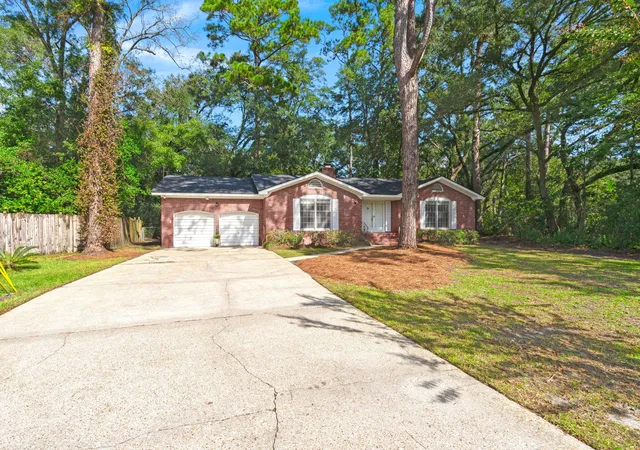 Photo 2 of Single family home for sale at 203 Chucker Dr, Summerville, SC 29485 | MLS# 26028034 | Listing updated on 2026-10-11