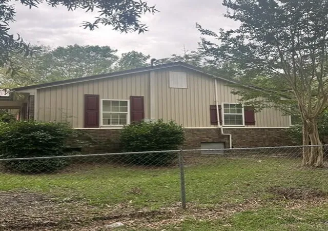 Photo 2 of Single family home for sale at 1023 Roosevelt Dr, Summerton, SC 29148 | MLS# 26026271 | Listing updated on 2026-10-20
