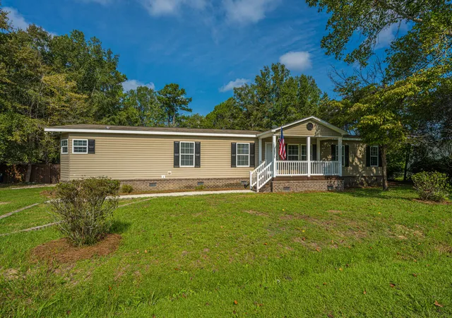 Photo 2 of Manufactured home for sale at 215 Hines Dr, Bonneau, SC 29431 | MLS# 26025880 | Listing updated on 2026-10-08