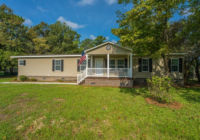 Photo 3 of Manufactured home for sale at 215 Hines Dr, Bonneau, SC 29431 | MLS# 26025880 | Listing updated on 2026-10-08